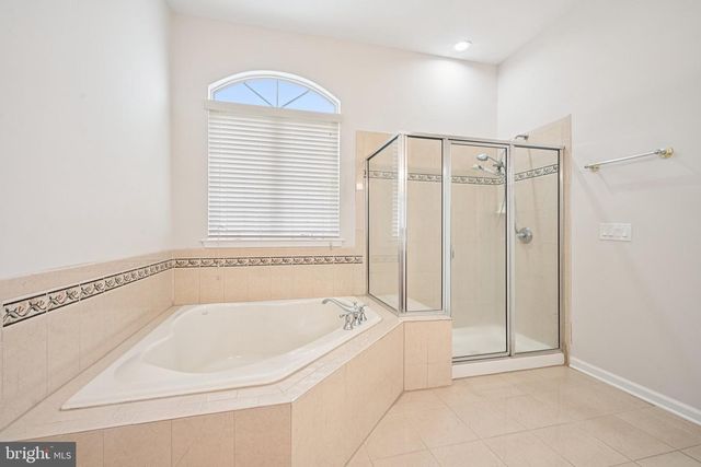 42 LEWIS DR, Mays Landing, NJ 08330