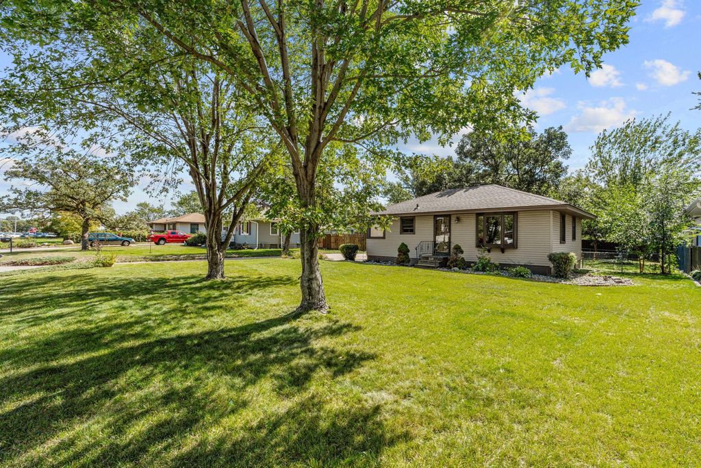 856 Maple Street NE, Spring Lake Park, MN 55432 — photo 2