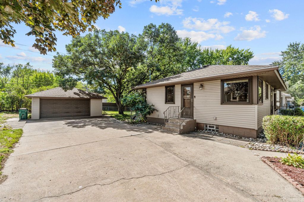 856 Maple Street NE, Spring Lake Park, MN 55432 — photo 5