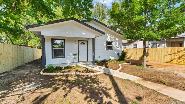 270 S PEACH AVE, New Braunfels, TX 78130
