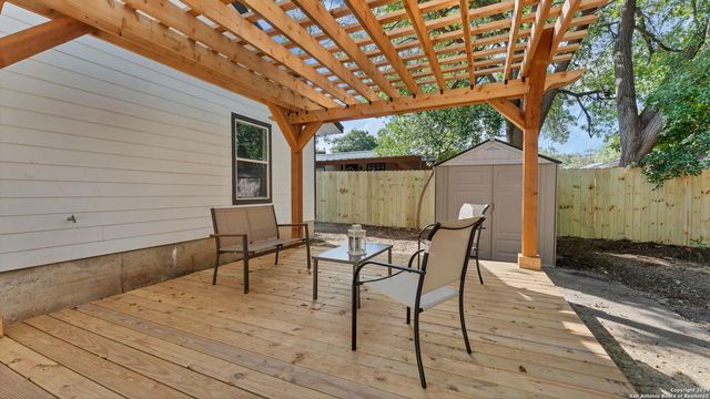 270 S PEACH AVE, New Braunfels, TX 78130