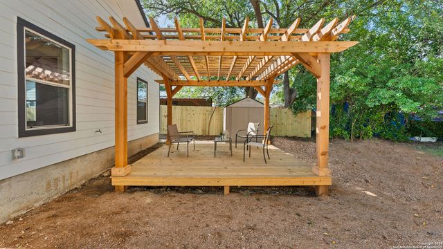 270 S PEACH AVE, New Braunfels, TX 78130