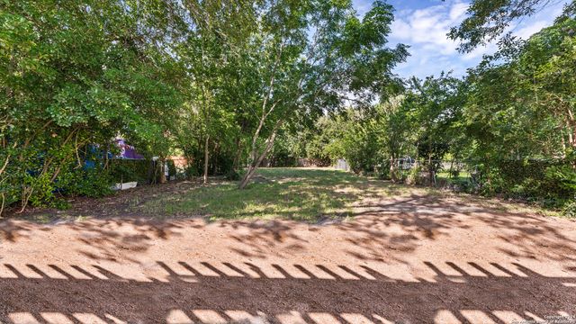270 S PEACH AVE, New Braunfels, TX 78130