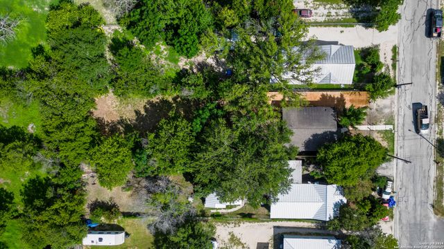270 S PEACH AVE, New Braunfels, TX 78130