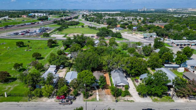 270 S PEACH AVE, New Braunfels, TX 78130