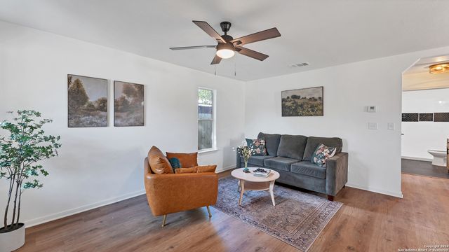 270 S PEACH AVE, New Braunfels, TX 78130