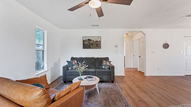 270 S PEACH AVE, New Braunfels, TX 78130