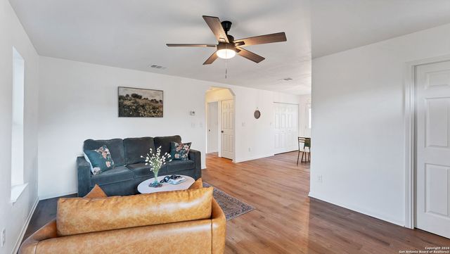 270 S PEACH AVE, New Braunfels, TX 78130