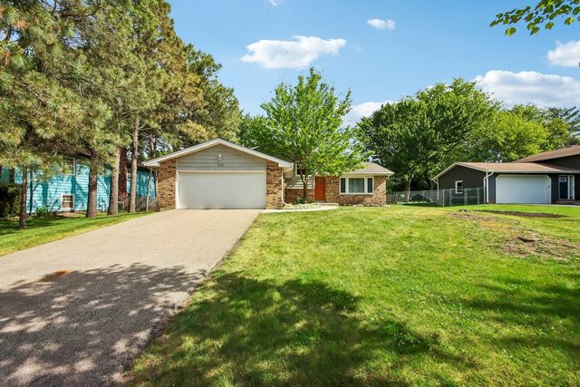 710 Chelsea Drive, Algonquin, IL 60102