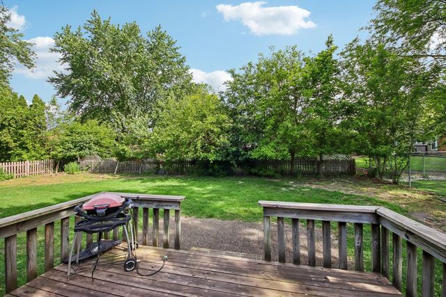 710 Chelsea Drive, Algonquin, IL 60102