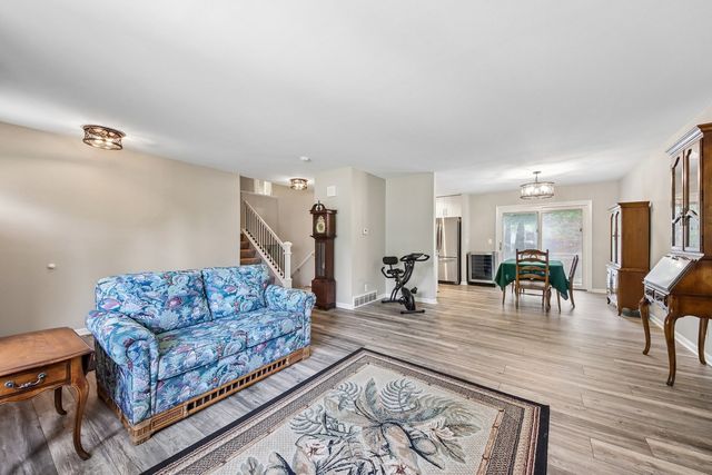710 Chelsea Drive, Algonquin, IL 60102