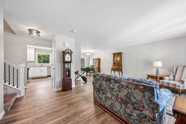 710 Chelsea Drive, Algonquin, IL 60102