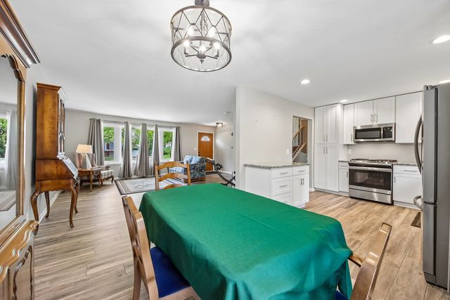 710 Chelsea Drive, Algonquin, IL 60102