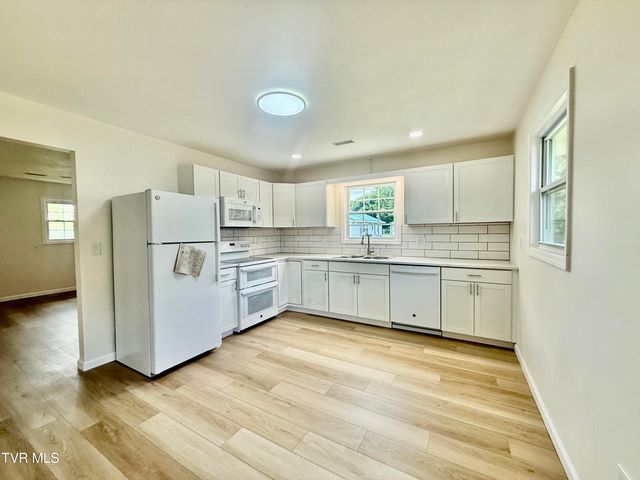 1006 Minton Place, Kingsport, TN 37660