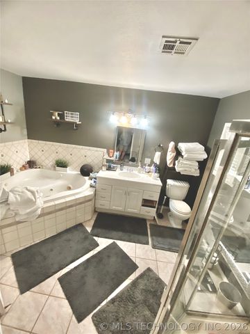 10092 Kennys Trucks Drive, Mounds, OK 74047
