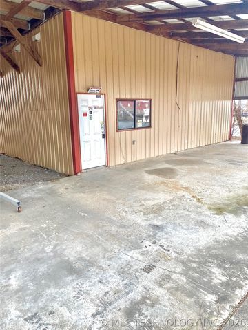 10092 Kennys Trucks Drive, Mounds, OK 74047