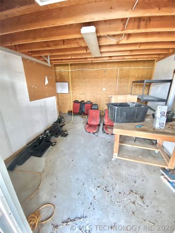 10092 Kennys Trucks Drive, Mounds, OK 74047