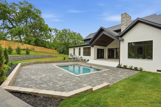 6612 Fleetwood Dr, Nashville, TN 37209