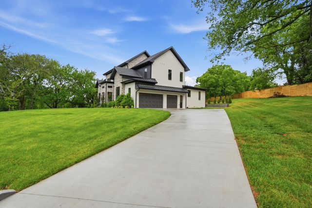 6612 Fleetwood Dr, Nashville, TN 37209