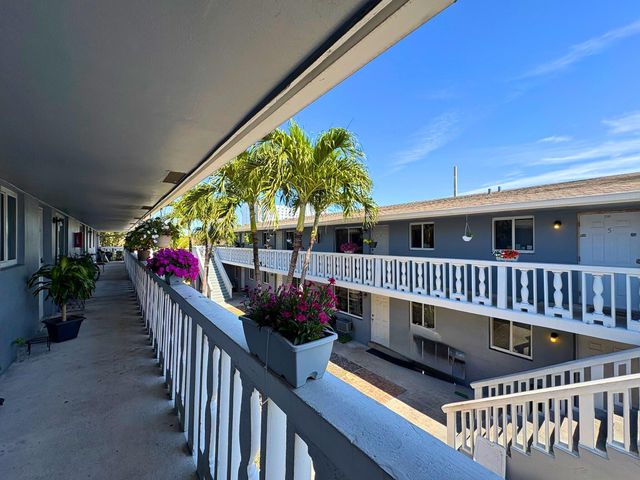 101-105 SE 26th St, Fort Lauderdale, FL 33316