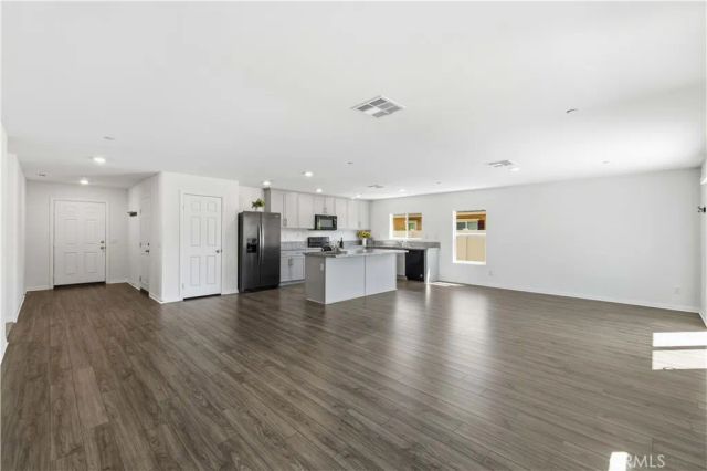 44745 Aspen St, Lancaster, CA 93535