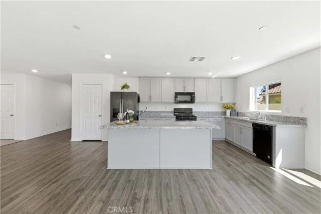 44745 Aspen St, Lancaster, CA 93535