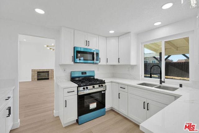 3723 Hollowglen Drive, Palmdale, CA 93550