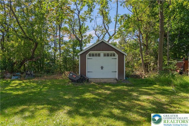 6425 Abbey Road, Plainfield Twp, PA 18091