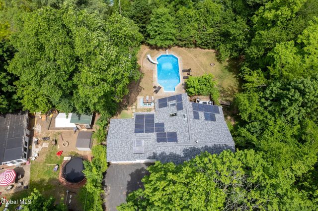 28 Lee Avenue, Guilderland, NY 12303