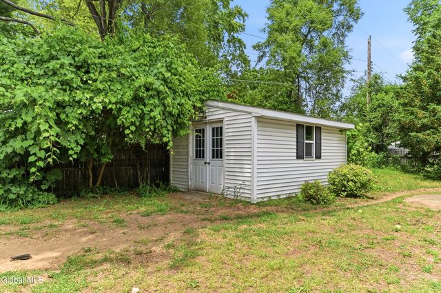 28 Lee Avenue, Guilderland, NY 12303