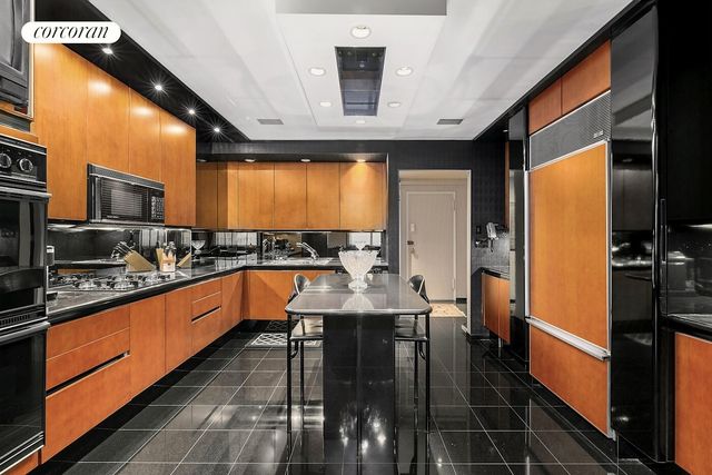 35 Park Ave Apt 11D, New York City, NY 10016
