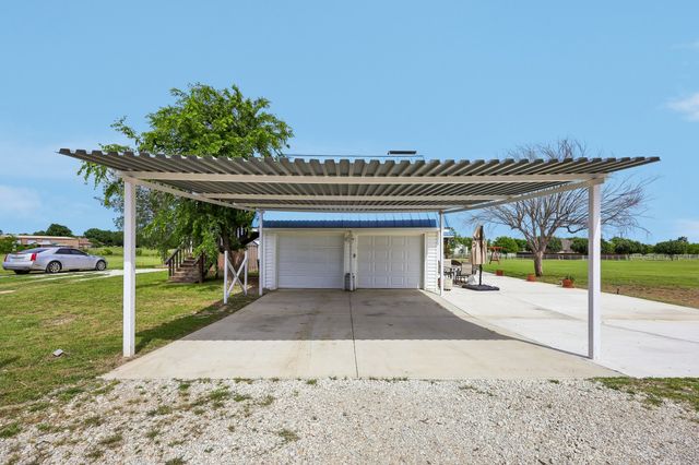 331 Radecke Road, Krum, TX 76249