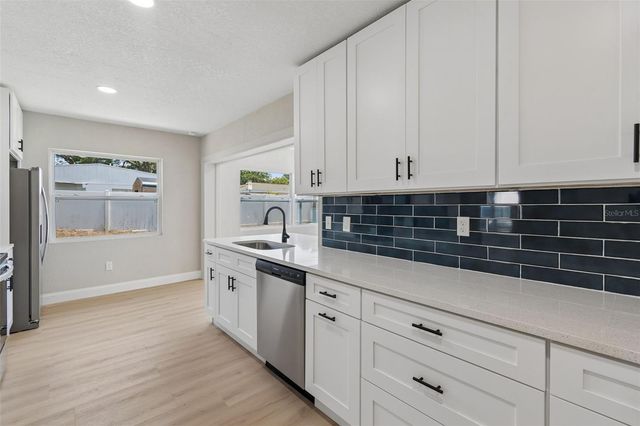 10229 N VALLE DRIVE, Tampa, FL 33612