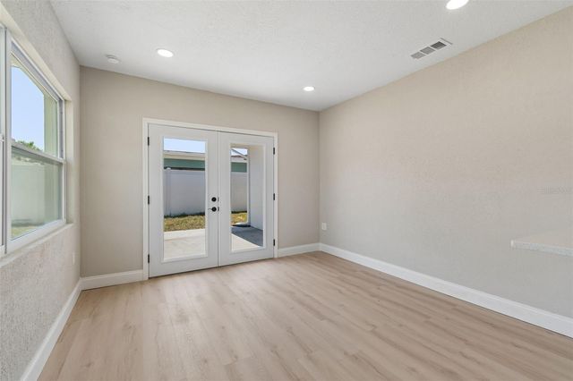 10229 N VALLE DRIVE, Tampa, FL 33612