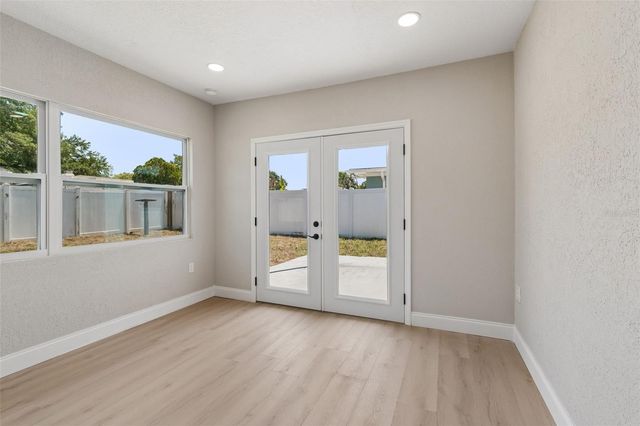 10229 N VALLE DRIVE, Tampa, FL 33612