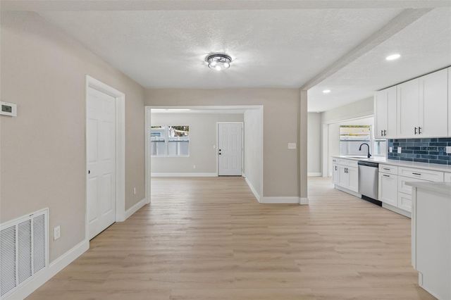 10229 N VALLE DRIVE, Tampa, FL 33612