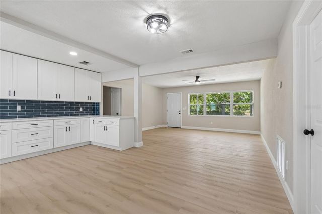10229 N VALLE DRIVE, Tampa, FL 33612