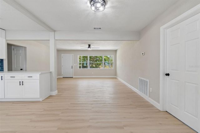 10229 N VALLE DRIVE, Tampa, FL 33612