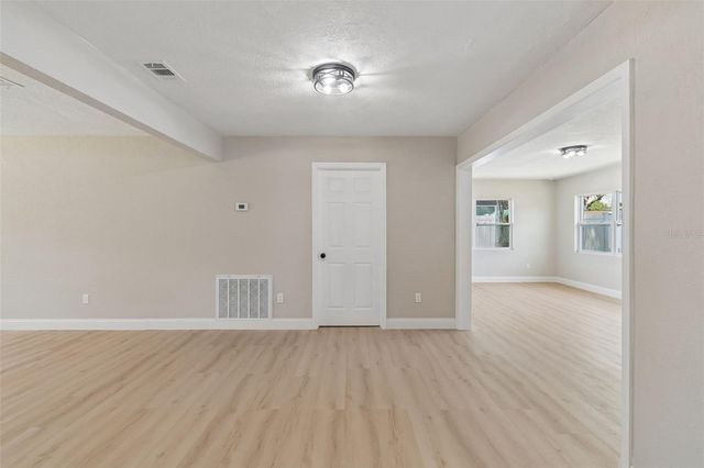 10229 N VALLE DRIVE, Tampa, FL 33612