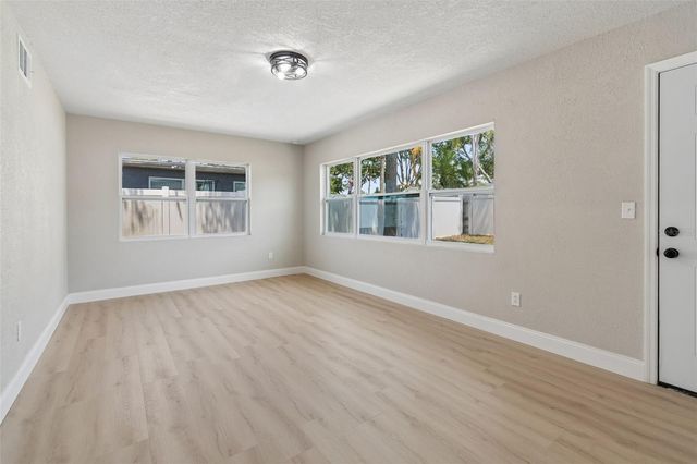 10229 N VALLE DRIVE, Tampa, FL 33612
