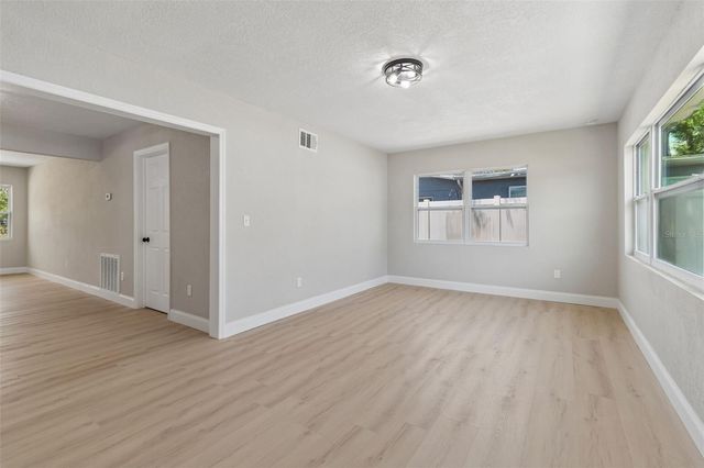 10229 N VALLE DRIVE, Tampa, FL 33612