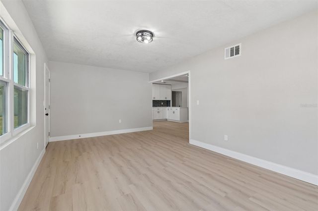 10229 N VALLE DRIVE, Tampa, FL 33612