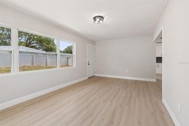 10229 N VALLE DRIVE, Tampa, FL 33612
