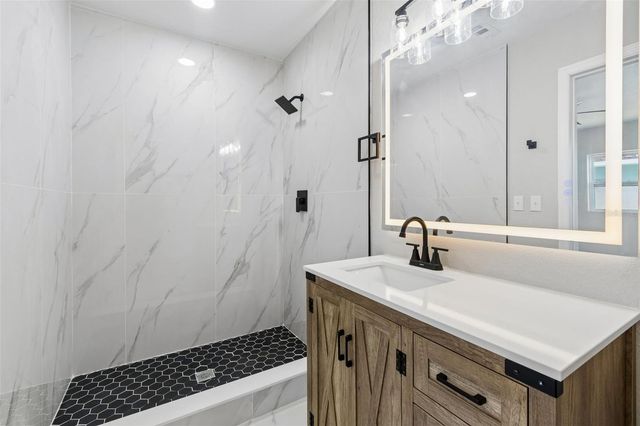 10229 N VALLE DRIVE, Tampa, FL 33612