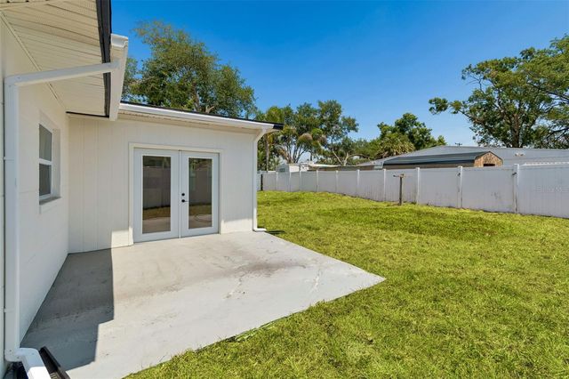10229 N VALLE DRIVE, Tampa, FL 33612