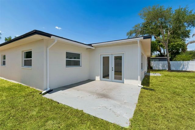 10229 N VALLE DRIVE, Tampa, FL 33612
