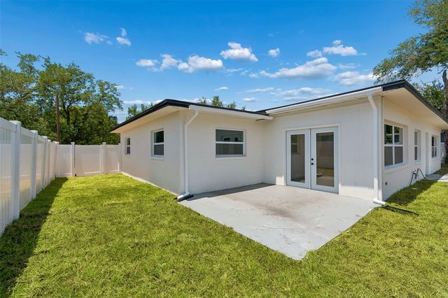 10229 N VALLE DRIVE, Tampa, FL 33612