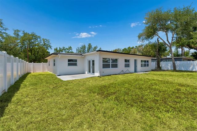 10229 N VALLE DRIVE, Tampa, FL 33612