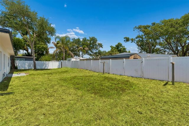 10229 N VALLE DRIVE, Tampa, FL 33612