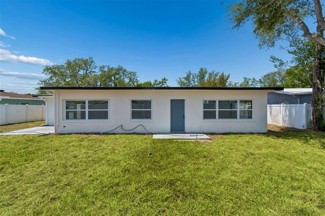 10229 N VALLE DRIVE, Tampa, FL 33612